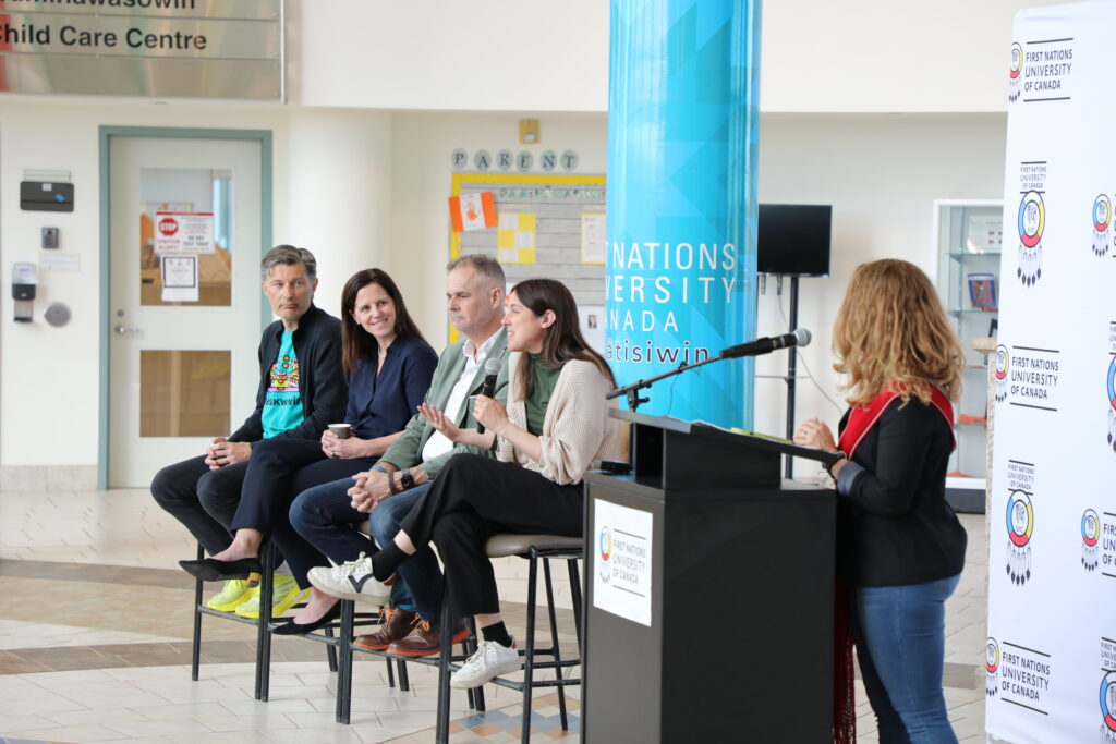Jason Warick (CBC), Nancy McDonald (The Globe and Mail), Paul MacNeill (The Eastern Graphic) et Caroline Touzin (La Presse) parlent de leurs expériences